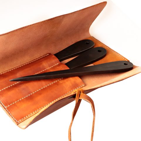 LEATHER CASE FOR THROWING KNIVES, BROWN