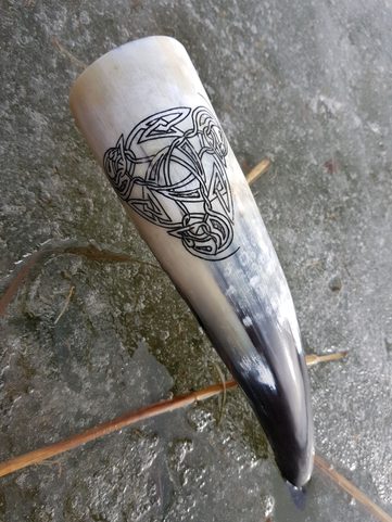 TRISKEL VIKING, DECORATED ENGRAVED DRINKING HORN