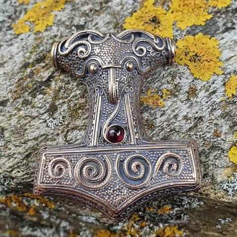 RAVEN THOR HAMER, SCANIA, SWEDEN, BRONZE AND GARNET