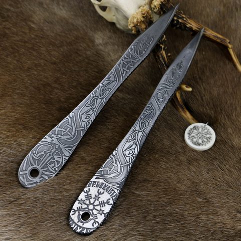 ARROW ETCHED THROWING KNIFE WITH VEGVÍSIR - 1 PIECE