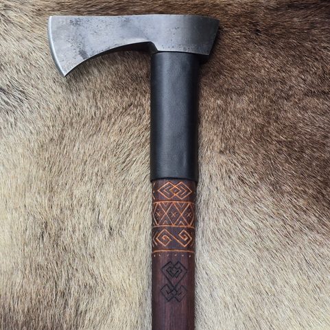 VALASKA - CICMANY, HACHE FORGÉE TRADITIONNELLE