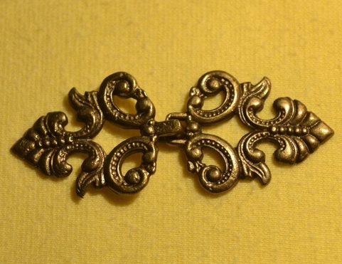 COSTUME HOOK WITH FLORAL DESIGN