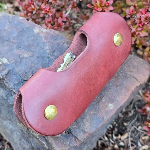 MUSHROOM - LEATHER KEY HOLDER FOR MUSHROOM PICKERS WITH SCREWS, COGNAC