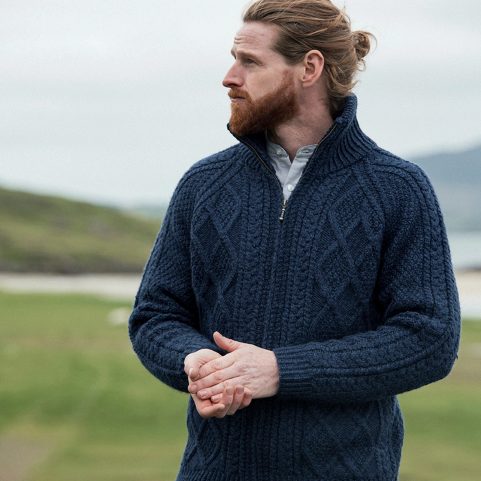 SEÁN MARINE CARDIGAN ZIPPÉ EN LAINE MÉRINOS TRICOTÉE À LA MAIN