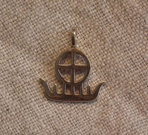 SUN BOAT, PENDENTIF EN BRONZE
