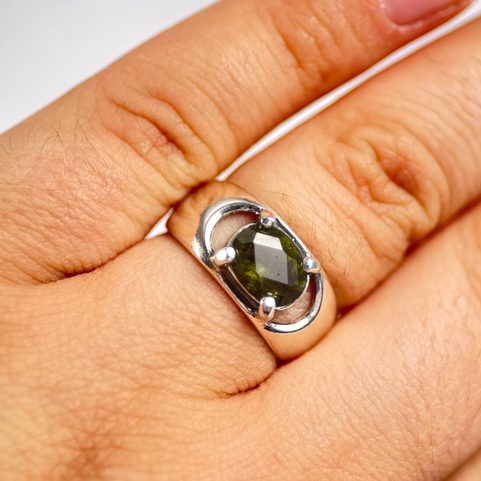 MOLDAVITE, STERLING SILVER RING WITH CUT MOLDAVITE