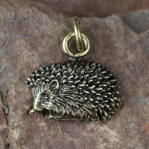 HÉRISSON, PENDENTIF EN ZINC