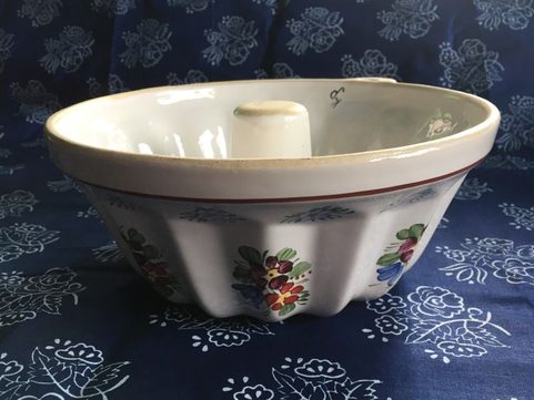 FORM FÜR BÁBOVKA, TRADITIONELLE TÖPFERWARE AUS CHOD