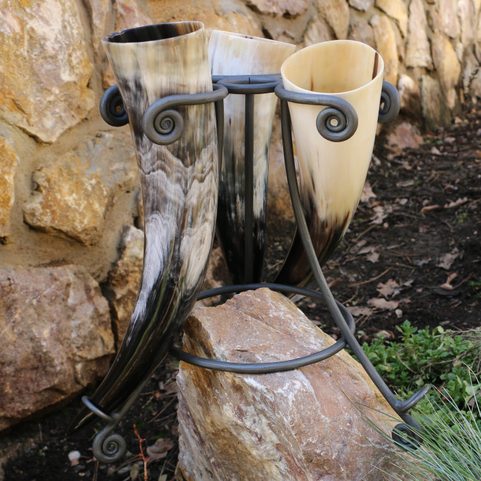 SET OF 3 HORNS AND STAND 0.5 L