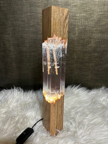 LED-LAMPE, HOLZ UND HARZ