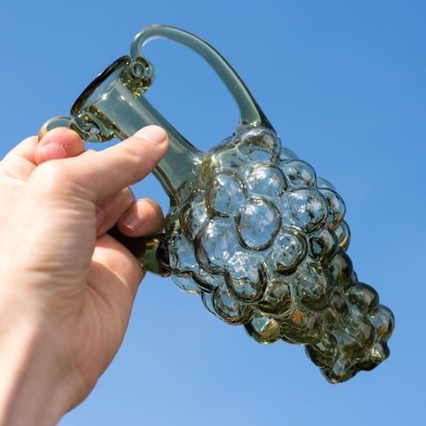 AMPHORE EN VERRE VERT, EN FORME DE GRAPPE DE RAISIN