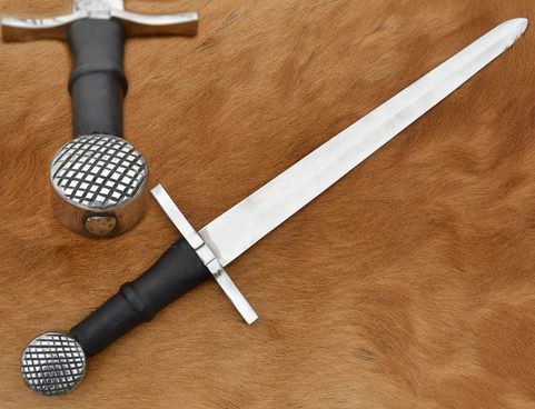MITTLERALTER DÄGER, KNAUF MIT GITTER
