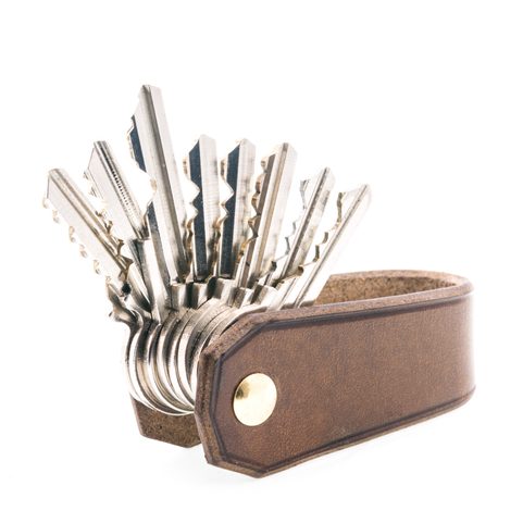 BALFOUR, LUXURY LEATHER KEYCHAIN BROWN