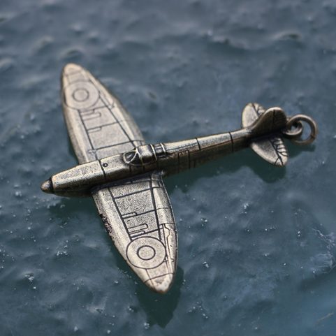 SUPERMARINE SPITFIRE, AIRCRAFT PENDANT, ANT.BRASS ZINC