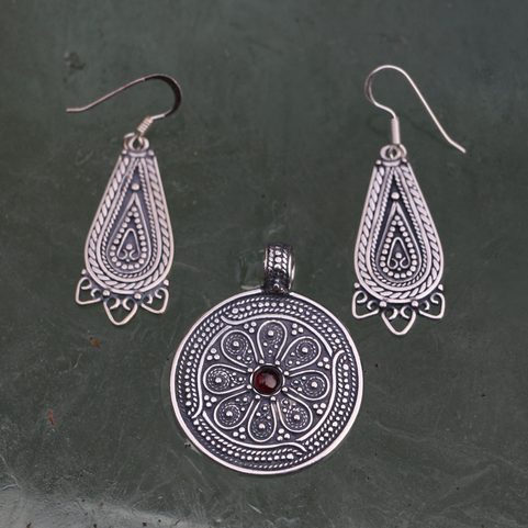 MORAVIA MAGNA - EARLY MEDIEVAL SILVER SET, GARNET