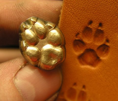 WOLF TRACK, LEATHER STAMP