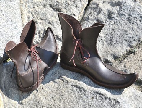 GOTHIC LEATHER SHOES, TULIPS