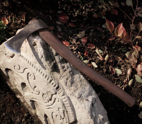 FRANCISCA THROWING AXE