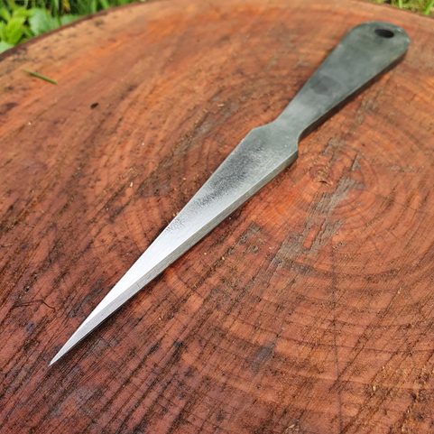 SPEAR THROWING KNIFE