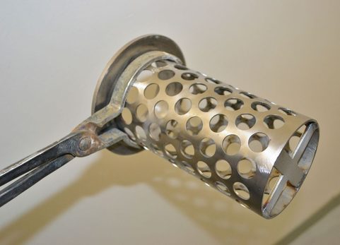 FORGED STEEL TONGS FOR PERFORATED FLASK