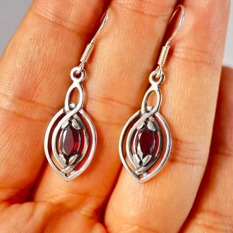 MAIA EARRINGS, SILVER AND GARNET