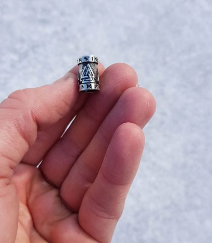 (NOT JUST) BEARD BEAD WITH WALKNUT, SILVER