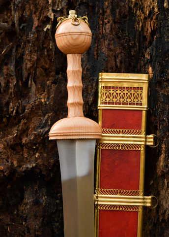 DUBRAVICA GLADIUS AVEC FOURREAU EN CUIR
