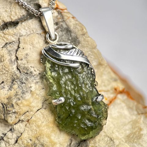 DIVA, PENDANT WITH MOLDAVITE, SILVER 925/1000