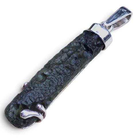 PENDENTIF EN ARGENT AVEC UN VLTAVINE NATUREL, AG 925