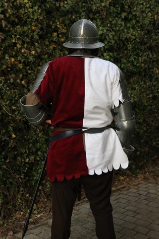 KING'S GUARD - MEDIEVAL KNIGHT - COSTUME RENTAL