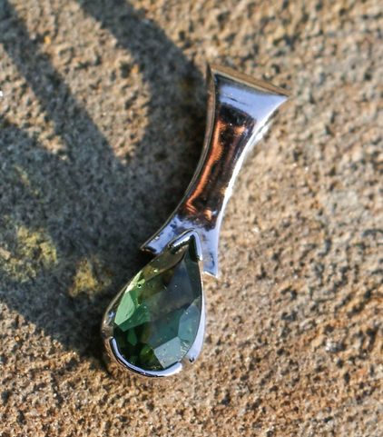 PLACIDA, MOLDAVITE SILVER PENDANT