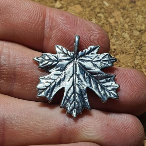 MAPLE LEAF, SILVER PENDANT