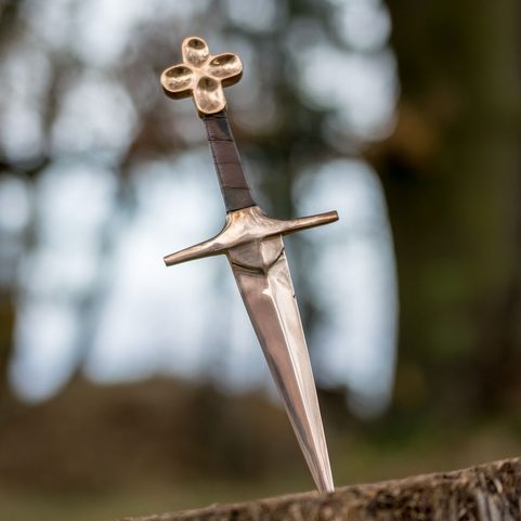 ELIZABETHIAN BRONZE DAGGER