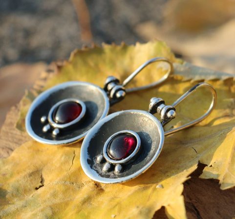 ORBIT, SILVER EARRINGS, GARNET