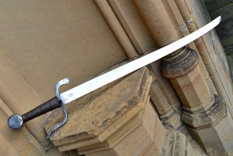 FALCHION WITH S TYPE GUARD