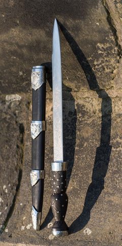 SCOTTISH DIRK, DAGGER WITH THISTLES