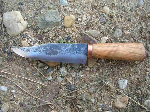 FORGED KNIFE WITH WOODEN HANDLE