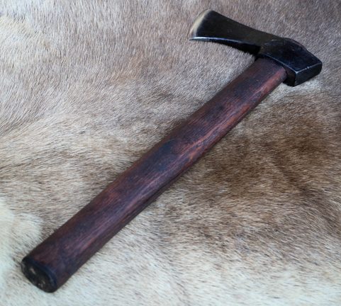 VALAŠKA, THROWING AXE