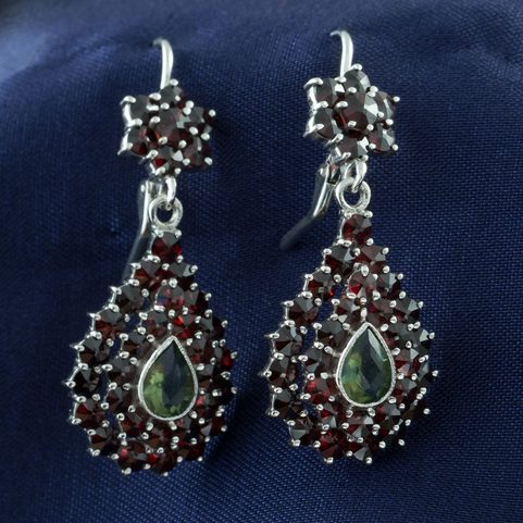 JACENIA, SILVER EARRINGS, MOLDAVITE, GARNET