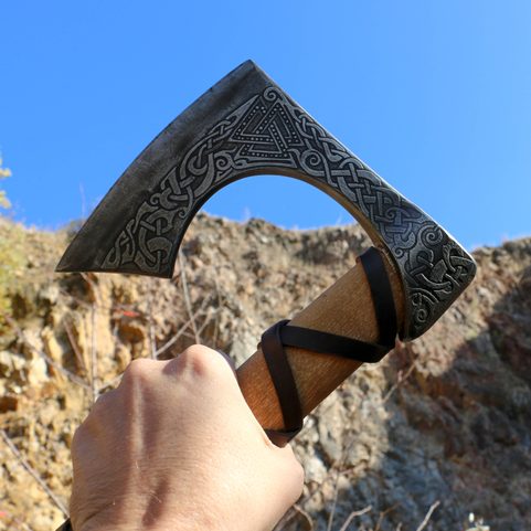 VALKNUT ETCHED VIKING AXE
