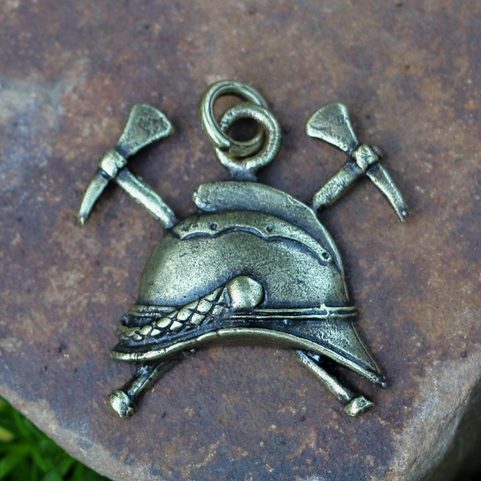 ANCIEN CASQUE DE POMPIER, PENDENTIF, ZINC