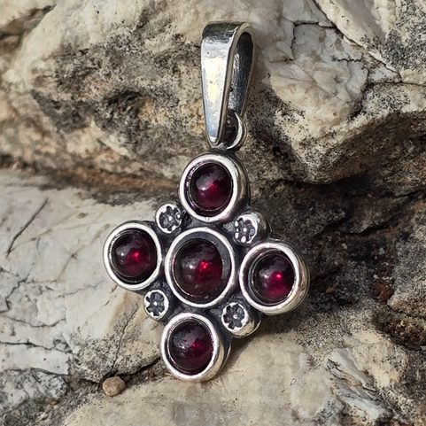 PRAGA, MEDIEVAL PENDANT WITH GARNETS, SILVER 925/1000