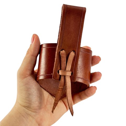 VEGVÍSIR LEATHER HORN HOLDER BROWN