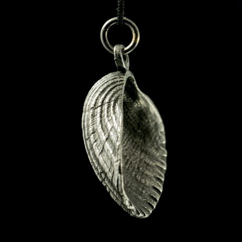 SHELL, PEWTER PENDANT