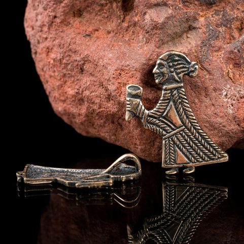 VALKYRIE WITH A HORN, BIRKA, BRONZE PENDANT