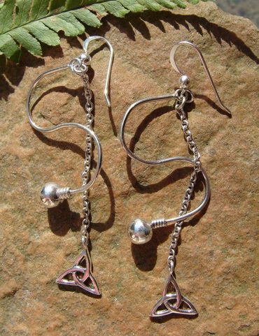 TRIQUERTUM ON CHAIN, SILVER EARRINGS, AG 925