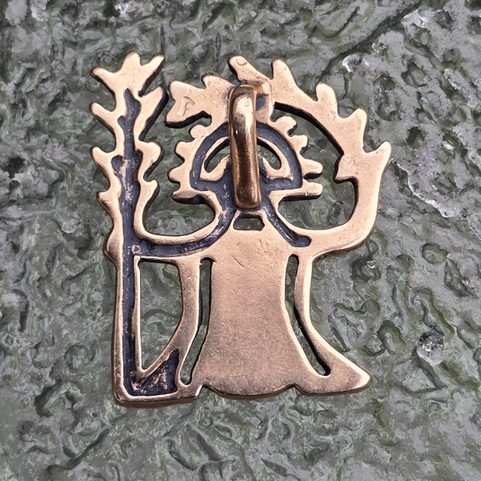 AKKA, SAMISCHE GÖTTIN DER FRUCHTBARKEIT, ANHÄNGER AUS BRONZE