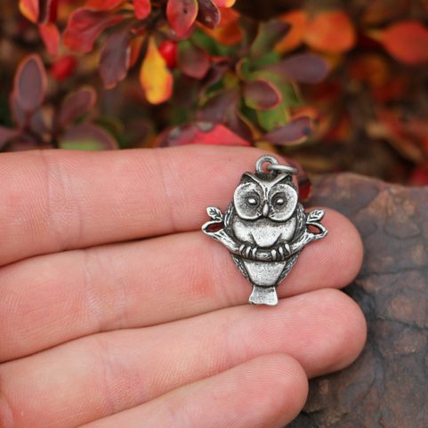 HIBOU SUR LA BRANCHE, AMULETTE, ÉTAIN