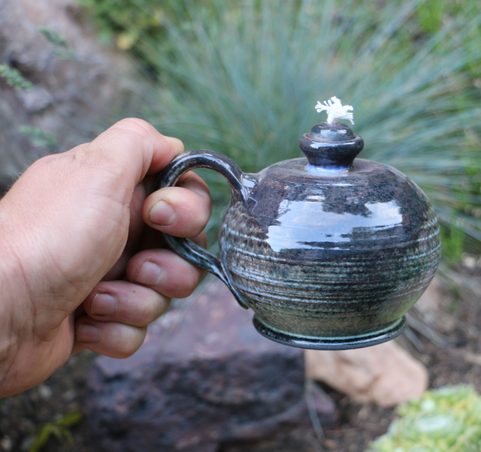 HISTORICAL OIL LAMP - CERAMIC