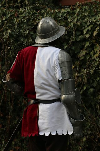 KING'S GUARD - MEDIEVAL KNIGHT - COSTUME RENTAL